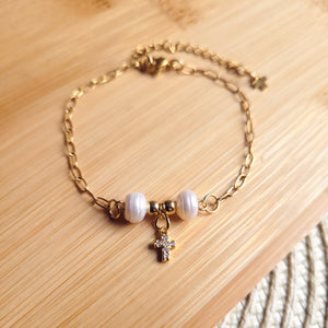 Pulsera con cruz colgante