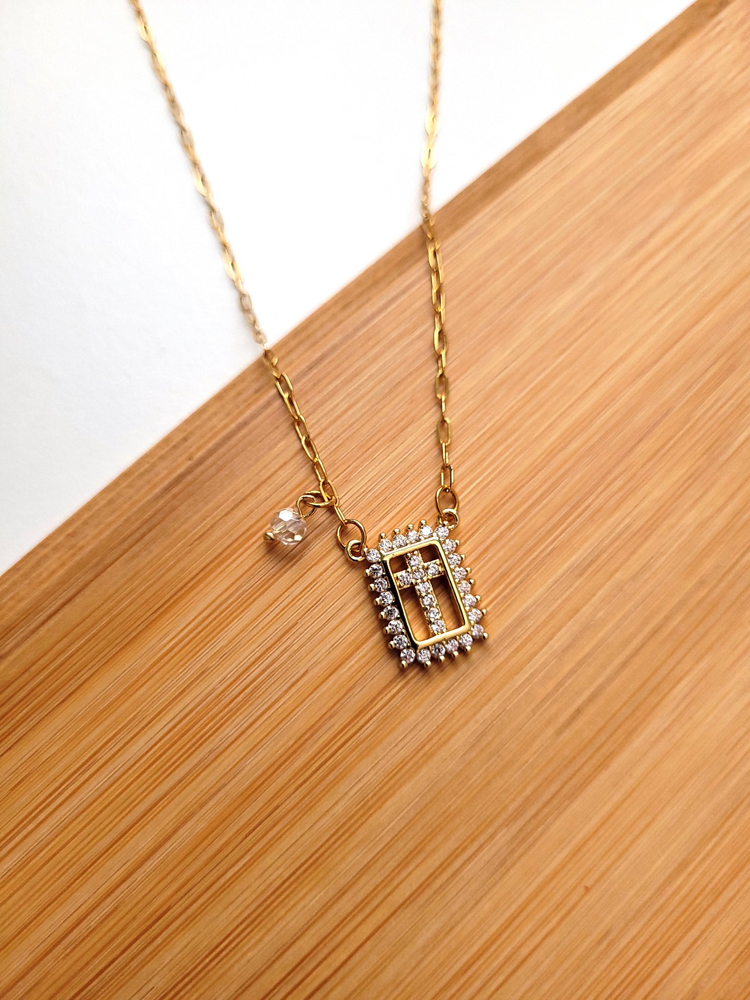 Cadena: La cruz como centro