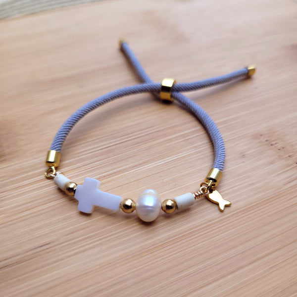 Pulsera con cruz, perla y pez