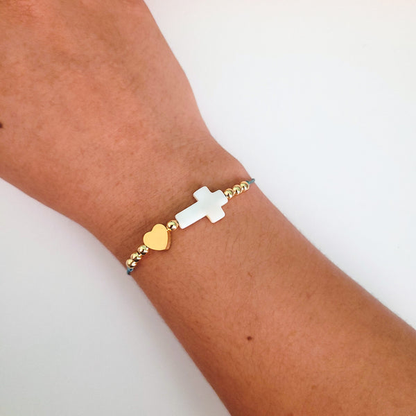 Pulsera con cruz y corazón